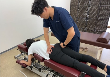 理由3 東浦和で数少ない骨格矯正ベッド（トムソンベッド）を導入